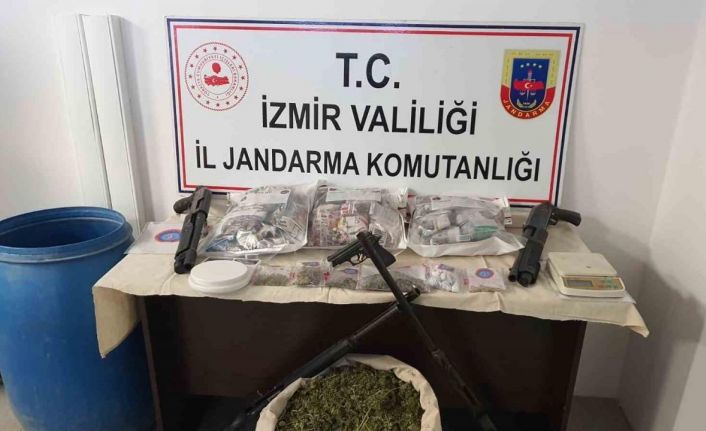 İzmir’de jandarmadan uyuşturucu baskını, 2 gözaltı