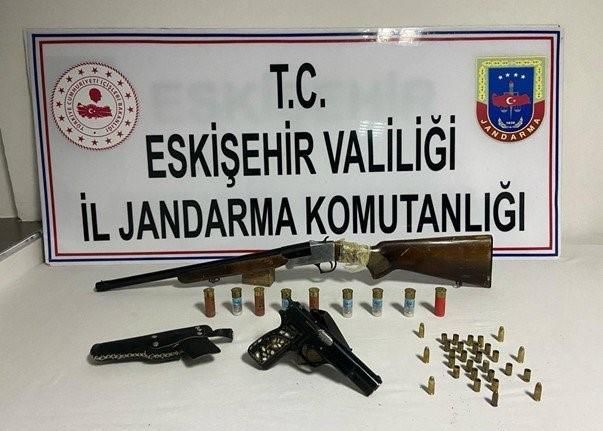 Jandarma operasyonlarında çok sayıda silah ve tarihi eser ele geçirildi