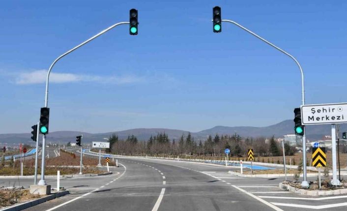 Kaza üzerine kaza olan kavşağa trafik ışık sistemi kuruldu