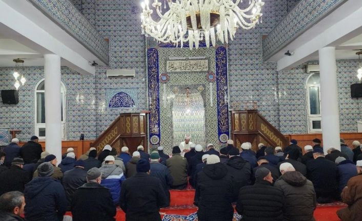 Mamure Camii’nde sabah namazında cemaat buluştu