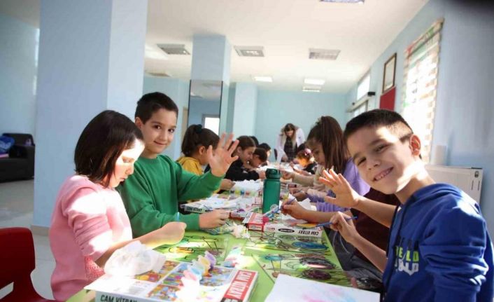 Melikgazi’nin eğlenceli atölyelerinde çocuklar hem eğlendi hem öğrendi