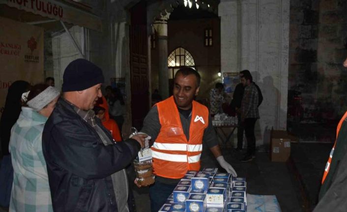 Mersin’de kandilde 15 bin simit dağıtıldı