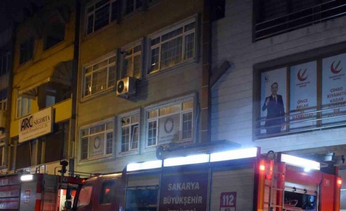 Sakarya’da market deposunda yangın