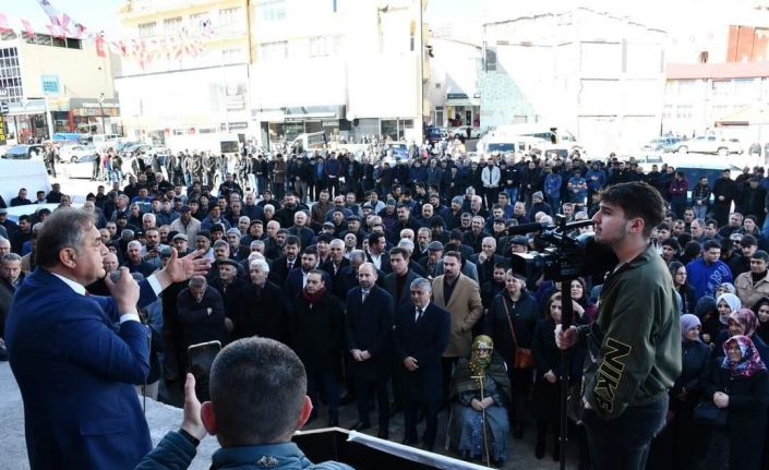 Seçim ofisi açılışı mitinge dönüştü