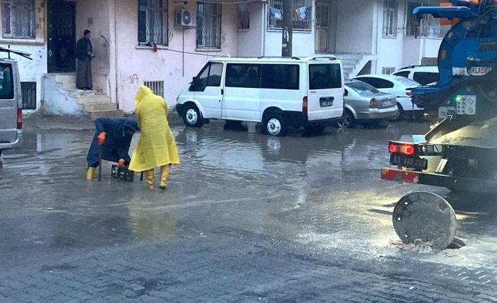 Su baskınlarına karşı ekiplerin çalışması devam ediyor