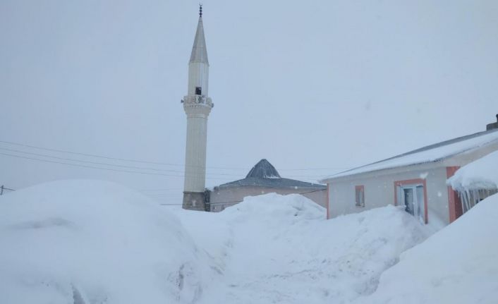 2 bin 444 rakımda bahara hasret köy