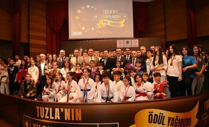 9. Tuzla’nın Yıldızlarına Ödül Yağmuru’nda 104 öğrenci ödüllendirildi