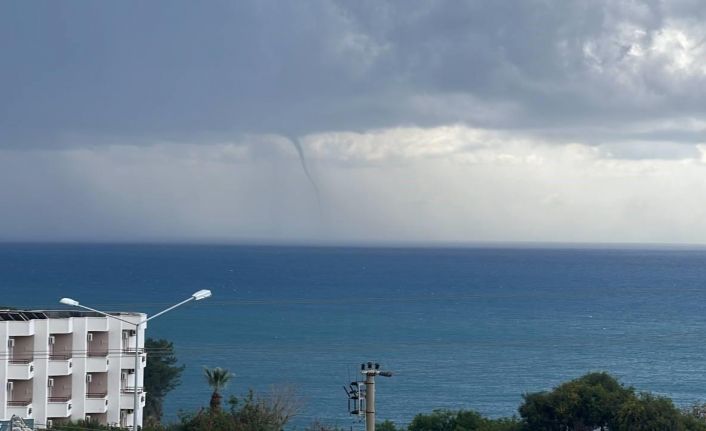 Alanya’da aynı anda 5 hortum ve dolu yaşandı