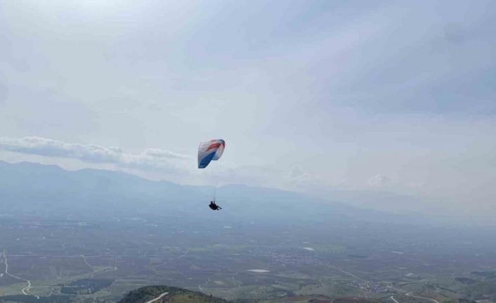 Alaşehir’de yamaç paraşütü pisti tam not aldı