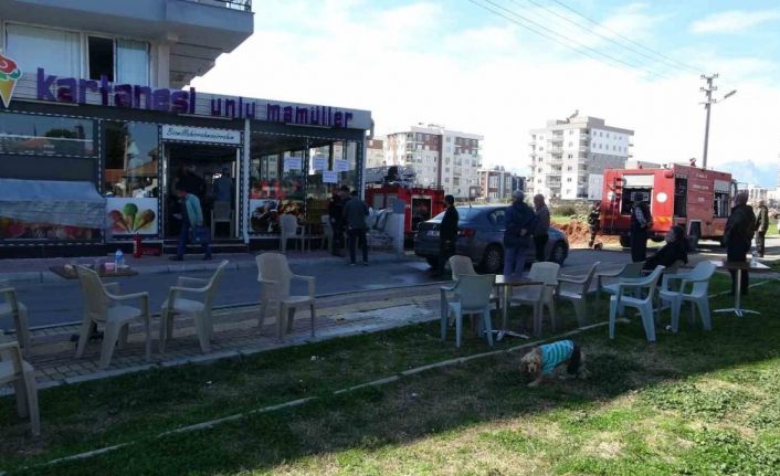 Antalya’da bina altındaki pastanenin deposu alev alev yandı