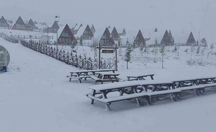 Atasözü gerçek oldu, mart ayında lapa lapa kar yağdı