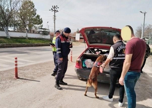 Ateşli silahlar ve bıçaklarla ilgili gerçekleştirilen çalışmada 7 şahıs yakalandı