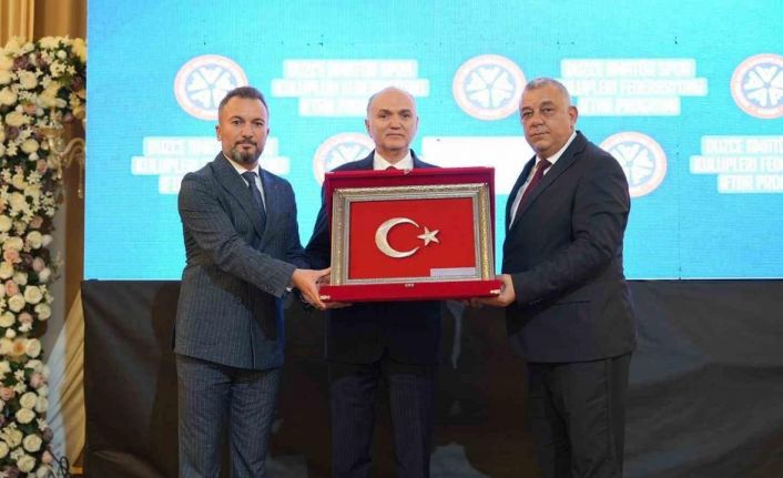 Başkan Özlü’ye spor camiasından plaket