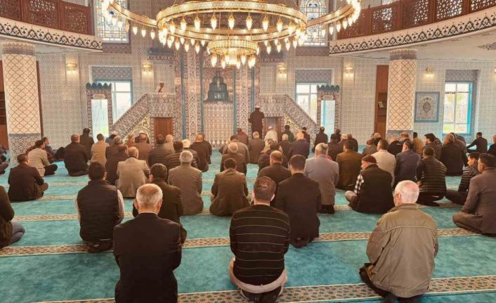 Birecik’te yapılan cami külliyesinde ilk namaz kılındı