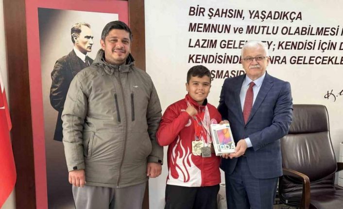 Burhaniye’nin gururundan Başkan Deveciler’e ziyaret