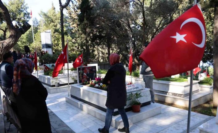 Çanakkale şehitleri İzmir’de törenle anıldı