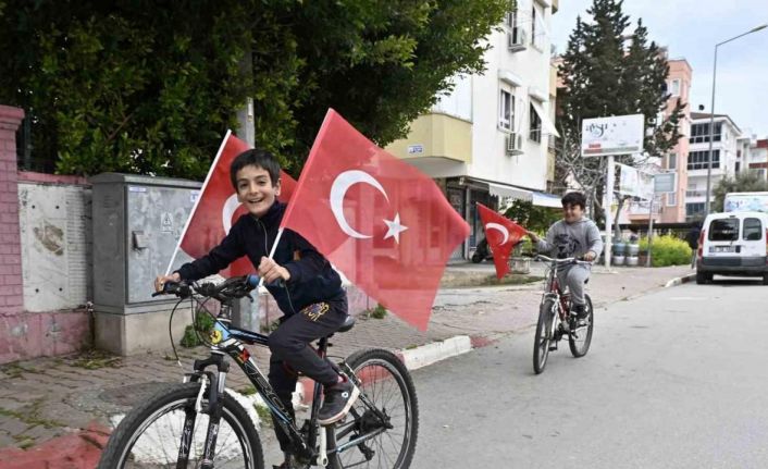 Çanakkale Zaferi’nin coşkusu Muratpaşa sokaklarını sardı