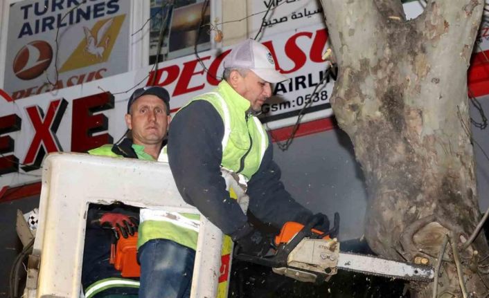 Çark Caddesi’nde gece mesaisi