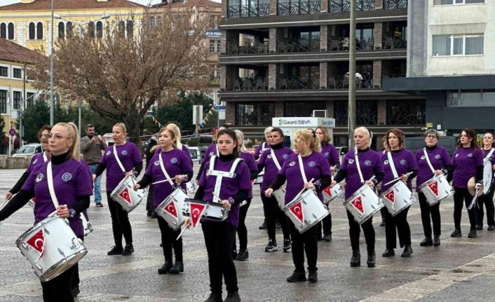 Cumhuriyet Kadınları Bando Takımı’ndan ’Kadınlar Günü’ gösterisi