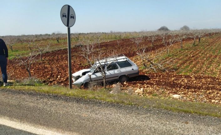 Devrilen otomobilin sürücüsü yaralandı