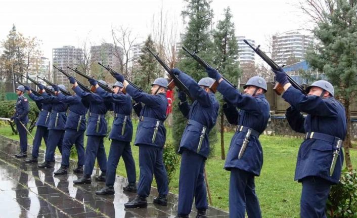 Diyarbakır’da 18 Mart kahramanları tüfek atışıyla anıldı