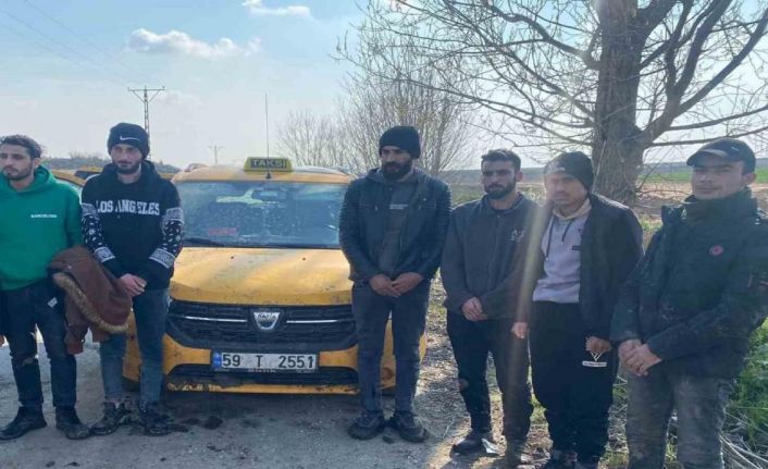 Edirne’de ticari taksiden 9 kaçak göçmen çıktı