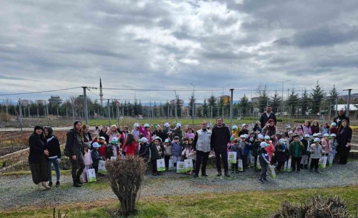 Elazığ’da minikler doğa ile buluştu