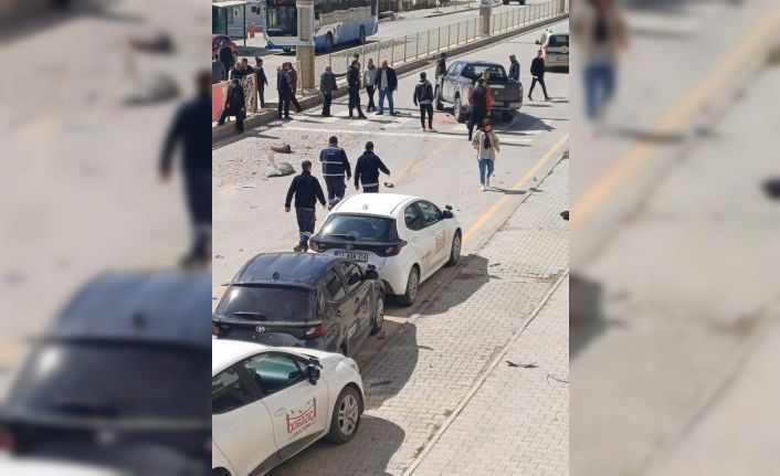 Elazığ’da pikap park halindeki 3 araca çarptı: 1 yaralı