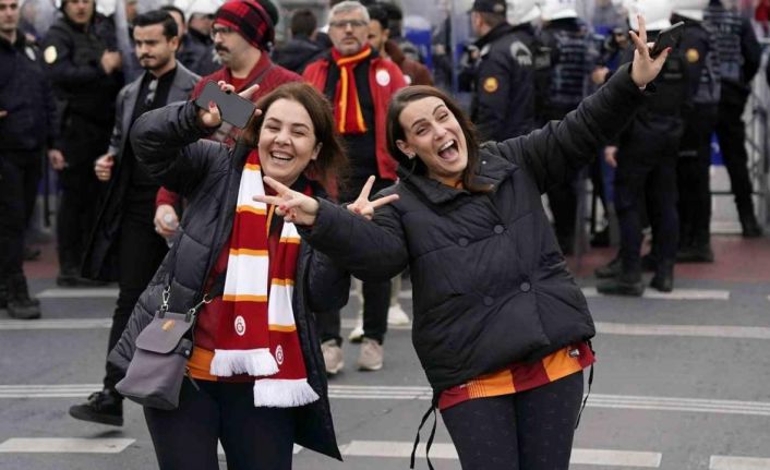 Galatasaray taraftarı, Dolmabahçe’de