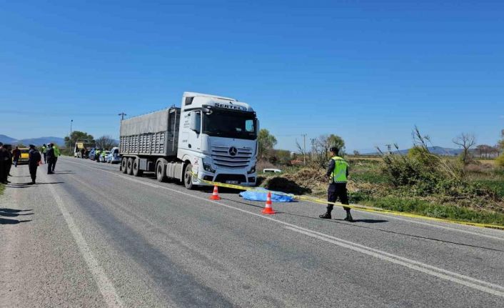 İzmir’de tırın altında kalan emekli polis hayatını kaybetti