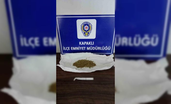 Kapaklı’da kıraathane önünde uyuşturucu ele geçirildi