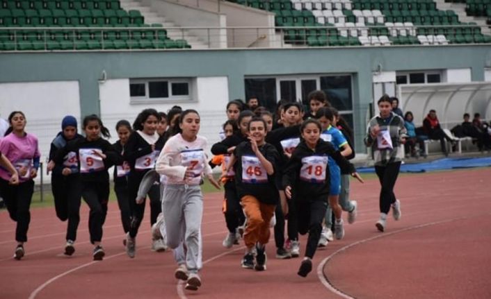 Kars’ta atletizm yarışları yapıldı