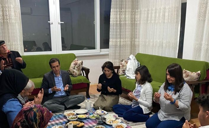 Kaymakam Topsakaloğlu, iftarda vatandaşların evine konuk oluyor