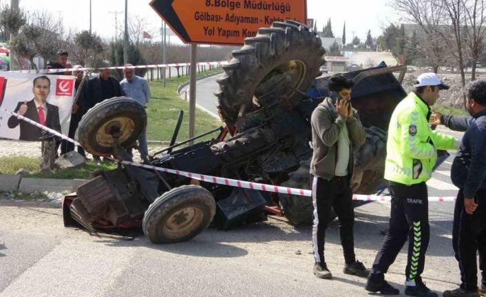 Otomobille çarpışan traktör devrildi: 1 ağır yaralı