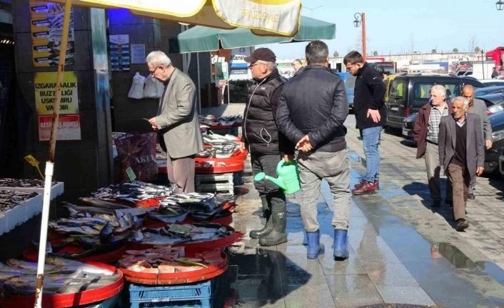 Ramazanda tezgâhlar farklı balık çeşitleriyle şenlendi