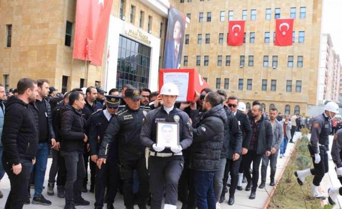 Şehit polis memurunun naaşı silah arkadaşları tarafından Denizli’ye uğurlandı