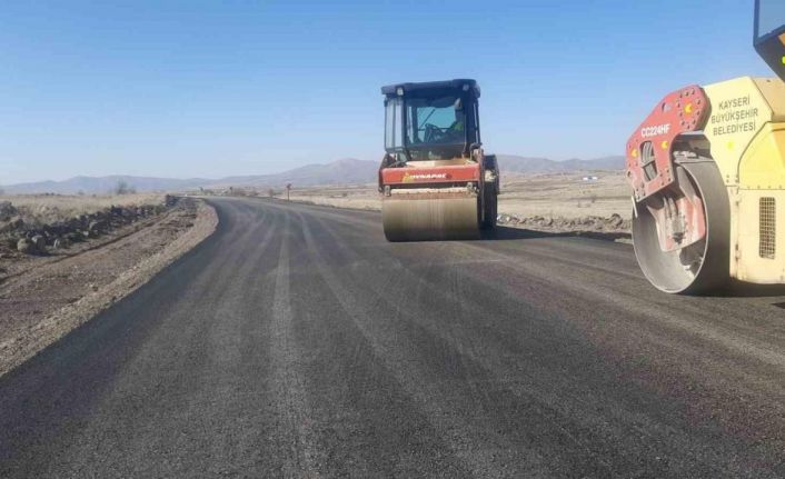 Taşhan’ı merkeze bağlayacak yolda çalışmalar devam ediyor