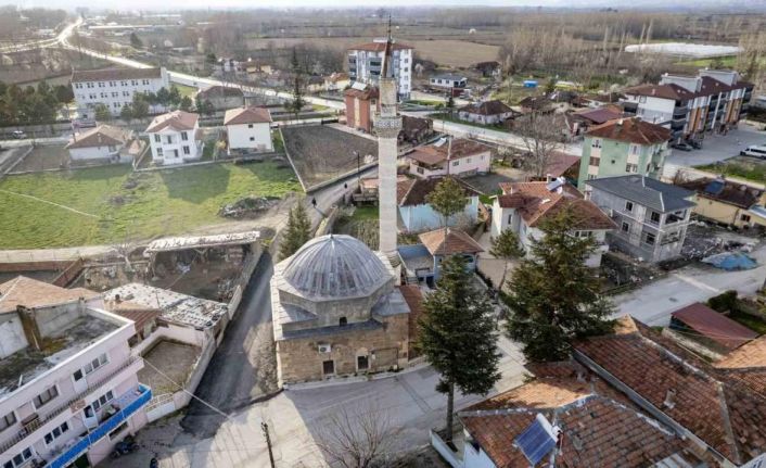 Tokat’ta yıllara meydan okuyan cami vandallara direnemedi