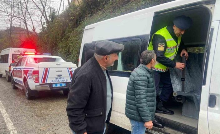 Trafik jandarmasından öğrenci servislerine dennetim