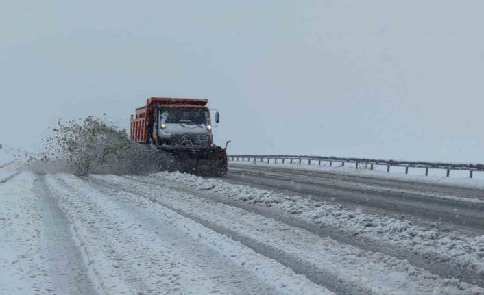 Van’da  11 yerleşim yerinin yolu ulaşıma kapandı