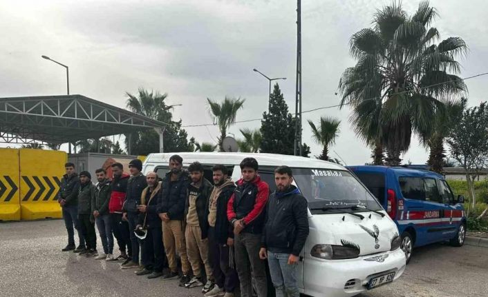 Adana’da göçmen kaçakçılığı yapan iki kişi tutuklandı