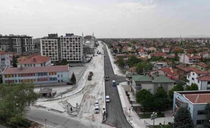 Başkan Altay: "Küçük Aymanas Caddesi’nde sıcak asfalt çalışmasına başladık"