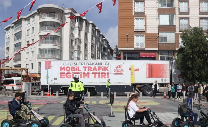 Bozüyük’te ’Mobil Trafik Eğitim Tırı’nda öğrencilere eğitim verildi