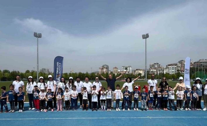 Çocuklar Ulusal Egemenliğin 104. yılı için koştular