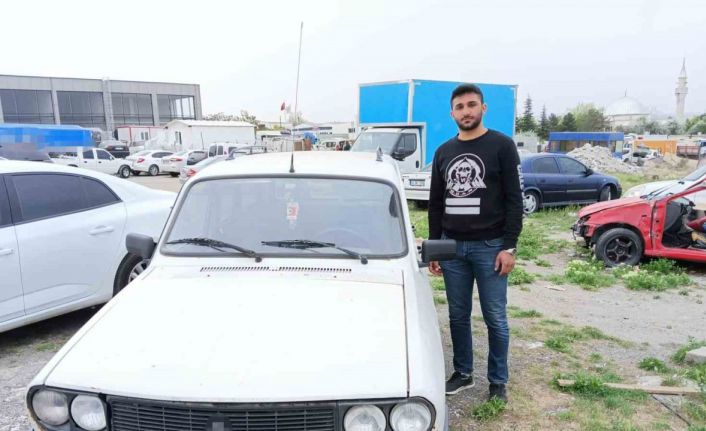 Kapı kilidini kırdıkları otomobilden 4 bin liralık eşya çaldılar