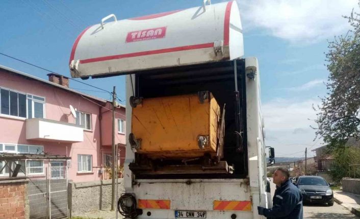 Pazaryeri’nde çöp konteynerleri yıkandı