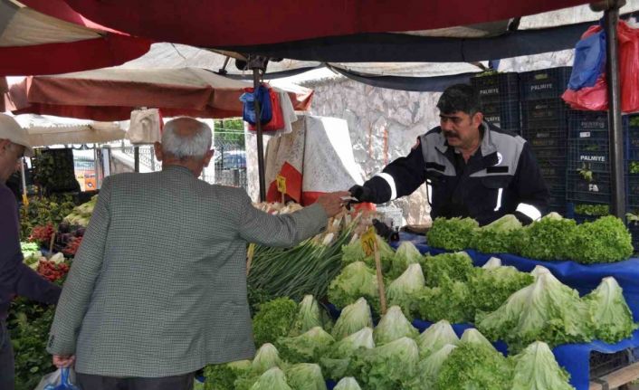 Sıcaklıkların artmasıyla pazar tezgâhlarında fiyatlar yarıya kadar düştü