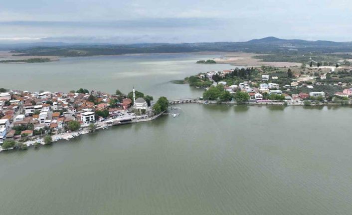 Tarihi ve doğasıyla ünlenen Gölyazı turistleri bekliyor