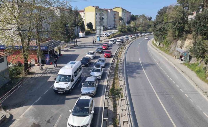 Tatilcilerin dönüş yoğunluğu trafiği durdurdu