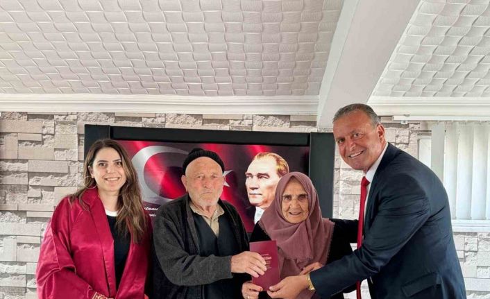 60 yıl sonra resmi nikah kıydılar